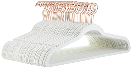 "Entdecke die stilvollen Amazon Basics Samt Kleiderbügel für Anzüge – schmal, rutschfest in Elfenbein/Roségold! Ideal für deinen Kleiderschrank! #Kleiderbügel #Anzüge #AmazonBasics"