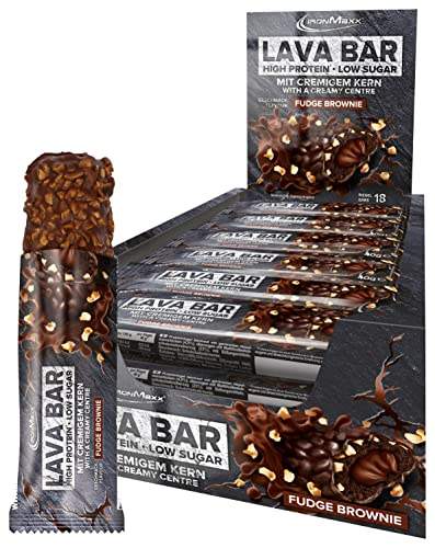 Entdecke die IronMaxx Lava Bar: Fudge Brownie Proteinriegel – 18 x 40g voller High-Protein Genuss! 🍫 Cremiger Kern, knuspriges Topping, zuckerreduziert, palmölfrei & ohne Konservierungsstoffe! #ProteinSnack #FitFood