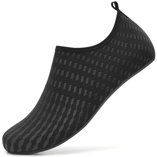 RUOMU Badeschuhe Herren Damen, rutschfeste Aquaschuhe, schnell trocknende Schwimmschuhe, Barfußschuhe, Schwarz 34 EU